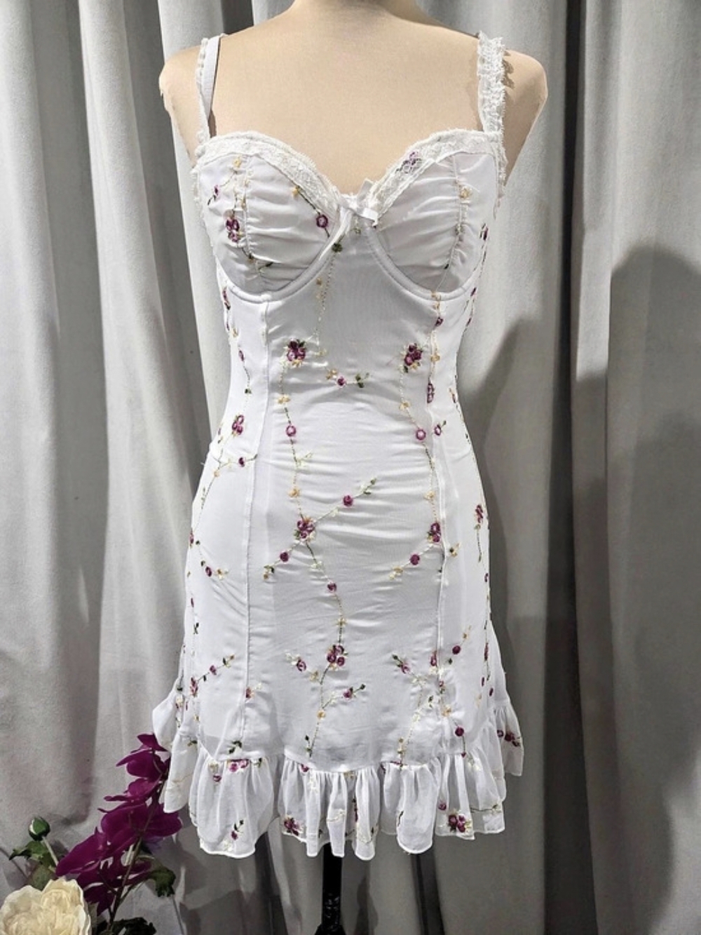 Sugar Thrillz Floral Mini Dress in White & Pink Size Medium